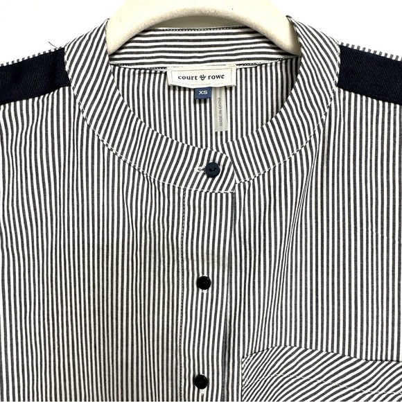 Like New COURT & ROWE Pinstripe Button Front Shirt Navy Blue & White Size XS - Picture 4 of 11